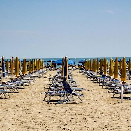 Piazza Mazzini Appartamento A 2 Passi Dal Mare. Lido di Jesolo Bagian luar foto